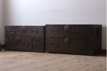 アンティーク家具　和製アンティーク　前面欅材製!丸金具付きの古い重ね衣装箪笥