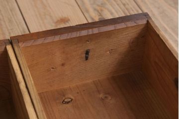 アンティーク家具　和製アンティーク　前面欅材製!丸金具付きの古い重ね衣装箪笥