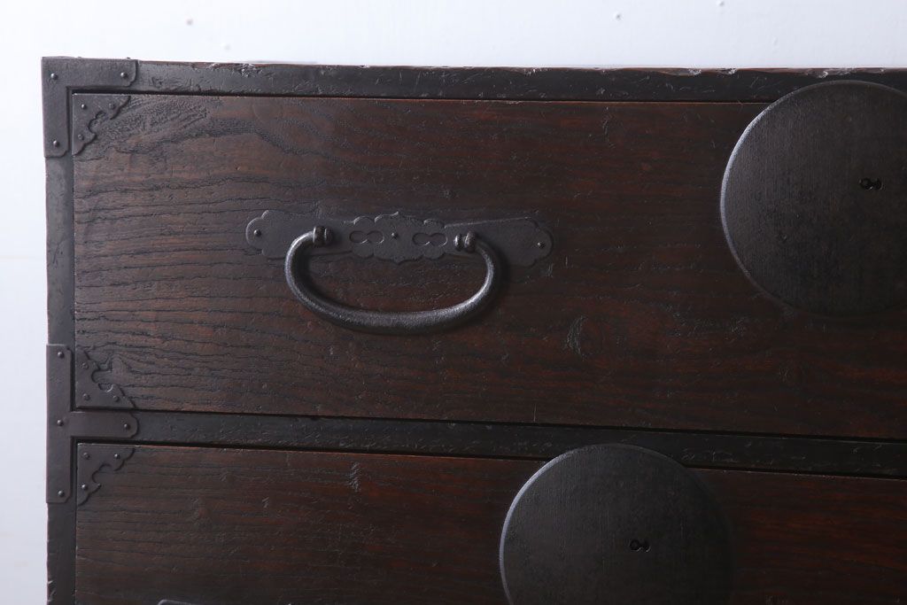 アンティーク家具　和製アンティーク　前面欅材製!丸金具付きの古い重ね衣装箪笥