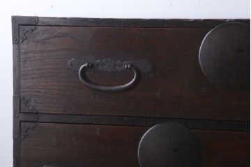 アンティーク家具　和製アンティーク　前面欅材製!丸金具付きの古い重ね衣装箪笥