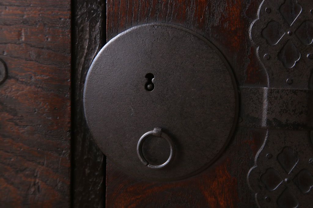 アンティーク家具　和製アンティーク　前面欅材製!丸金具付きの古い重ね衣装箪笥
