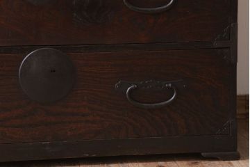 アンティーク家具　和製アンティーク　前面欅材製!丸金具付きの古い重ね衣装箪笥