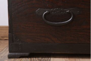 アンティーク家具　和製アンティーク　前面欅材製!丸金具付きの古い重ね衣装箪笥