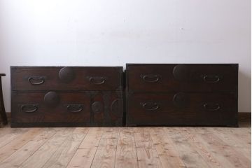 アンティーク家具　和製アンティーク　前面欅材製!丸金具付きの古い重ね衣装箪笥