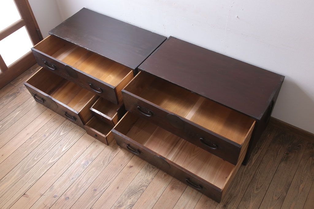 アンティーク家具　和製アンティーク　前面欅材製!丸金具付きの古い重ね衣装箪笥