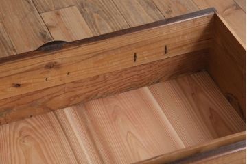 アンティーク家具　和製アンティーク　前面欅材製!丸金具付きの古い重ね衣装箪笥