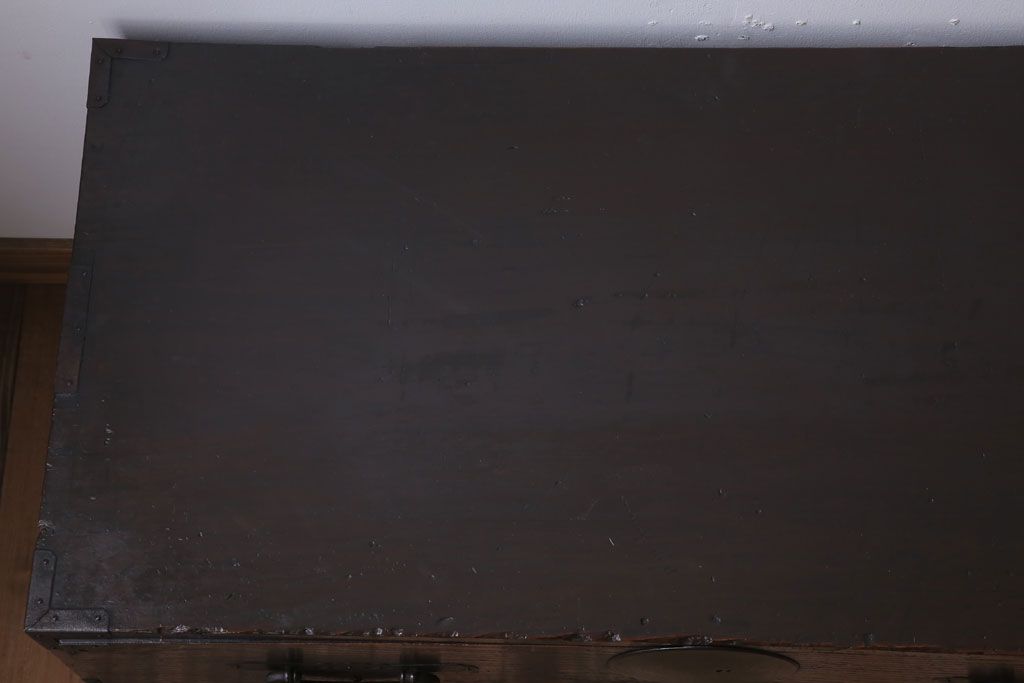 アンティーク家具　和製アンティーク　前面欅材製!丸金具付きの古い重ね衣装箪笥