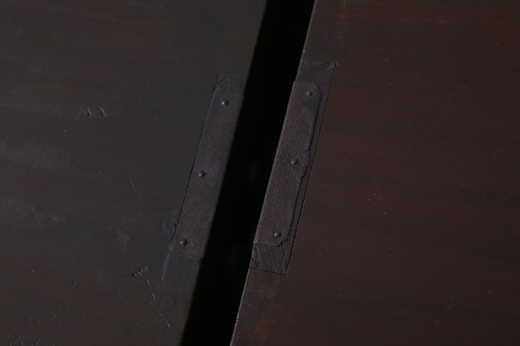 アンティーク家具　和製アンティーク　前面欅材製!丸金具付きの古い重ね衣装箪笥