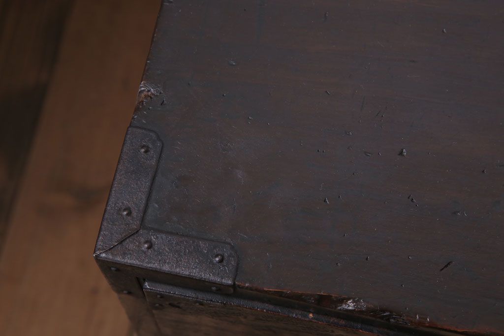 アンティーク家具　和製アンティーク　前面欅材製!丸金具付きの古い重ね衣装箪笥