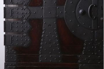 アンティーク家具　明治期!古民具・骨董　漆塗り　上質な重ね衣装箪笥(観音箪笥)