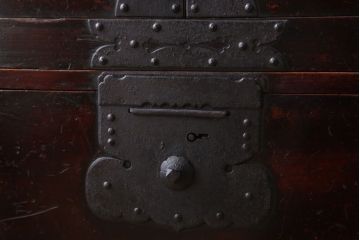 アンティーク家具　明治期!古民具・骨董　漆塗り　上質な重ね衣装箪笥(観音箪笥)