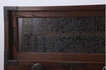 アンティーク家具　前面欅・側面栗材　大正期　結霜ガラス入りアンティークローボード(収納棚)