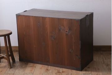 アンティーク家具　前面欅・側面栗材　大正期　結霜ガラス入りアンティークローボード(収納棚)