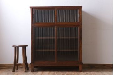 アンティーク家具　モールガラス　脚付き!古い木製のシンプルな収納棚(キャビネット)