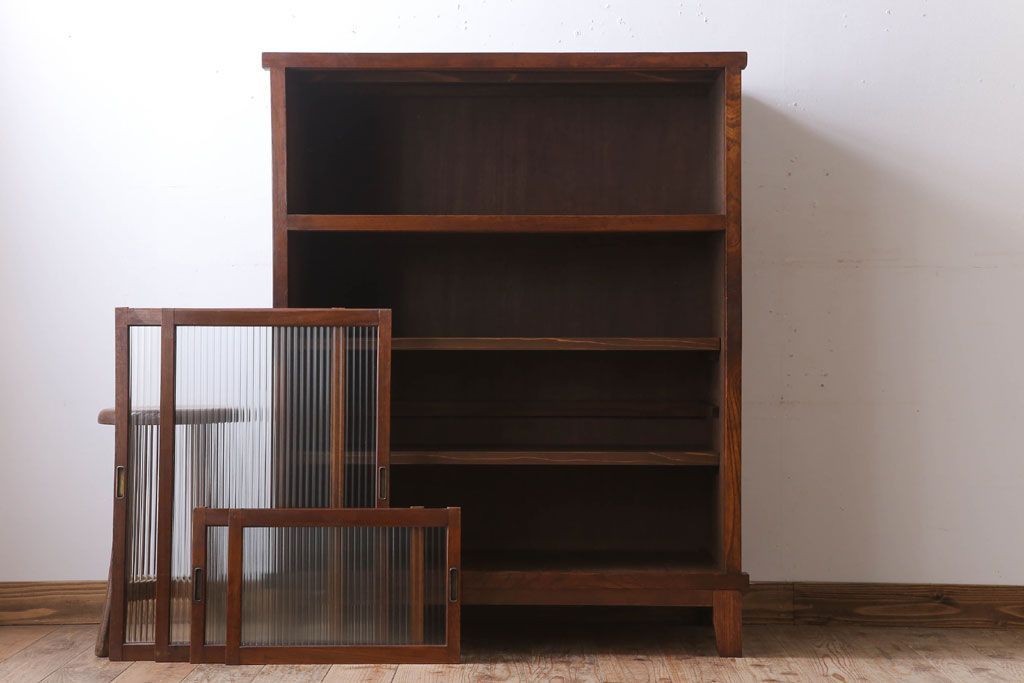 アンティーク家具　モールガラス　脚付き!古い木製のシンプルな収納棚(キャビネット)