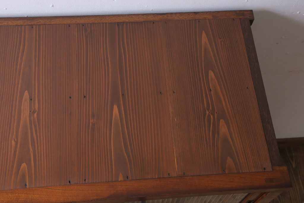 アンティーク家具　モールガラス　脚付き!古い木製のシンプルな収納棚(キャビネット)