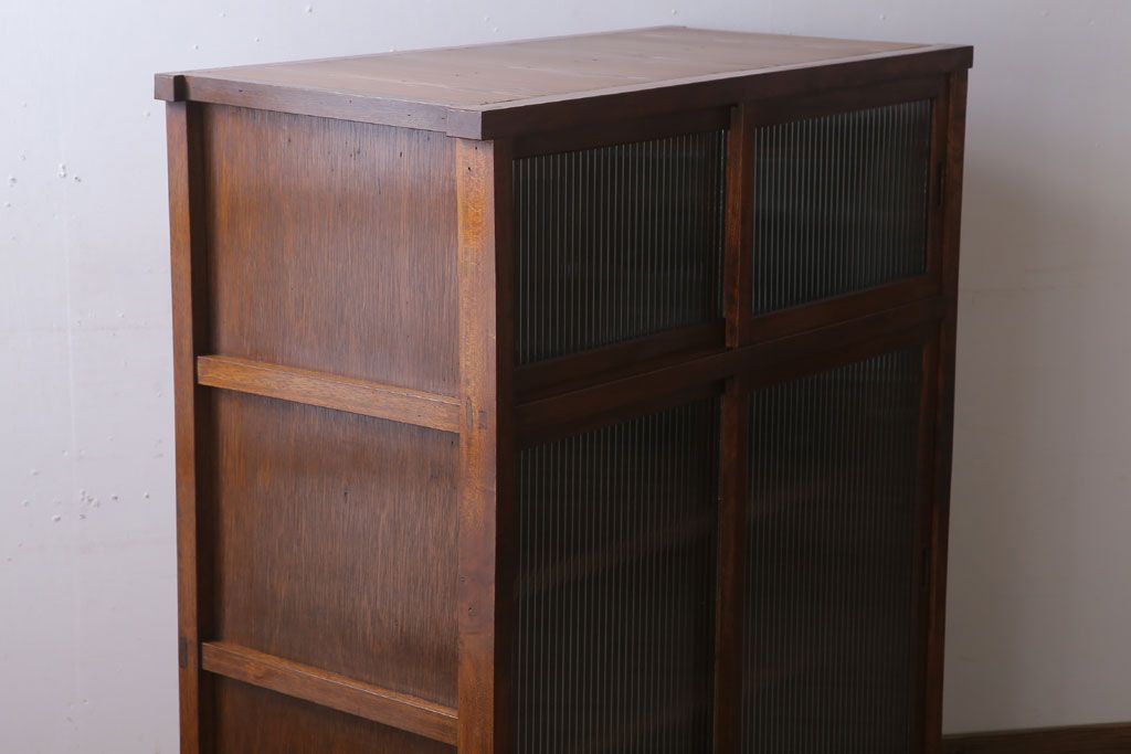 アンティーク家具　モールガラス　脚付き!古い木製のシンプルな収納棚(キャビネット)