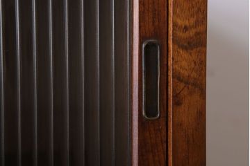 アンティーク家具　モールガラス　脚付き!古い木製のシンプルな収納棚(キャビネット)