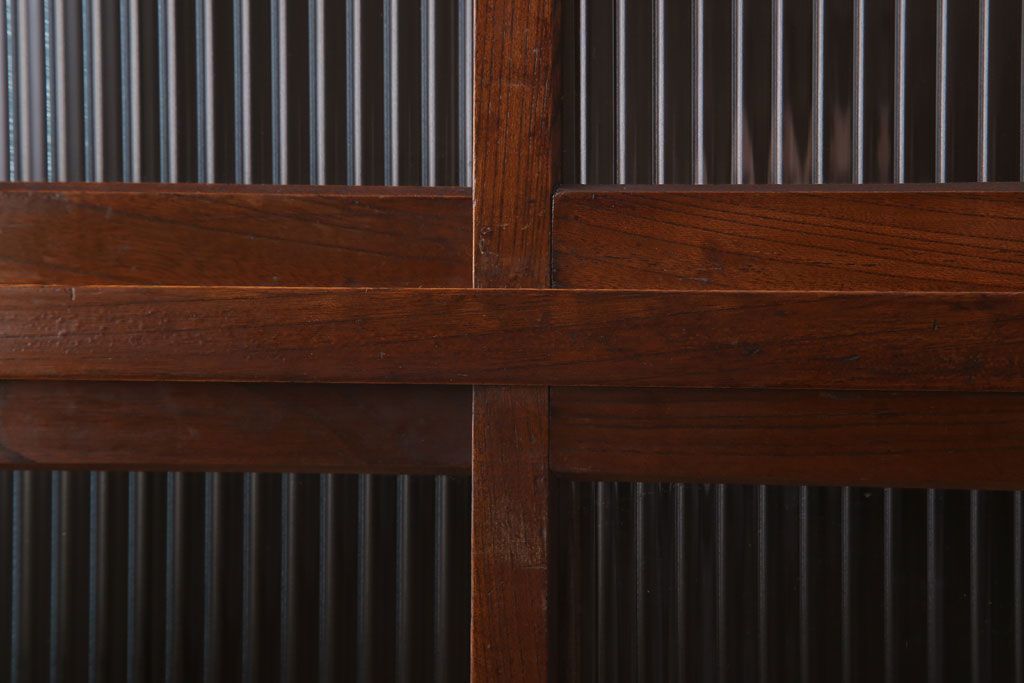 アンティーク家具　モールガラス　脚付き!古い木製のシンプルな収納棚(キャビネット)