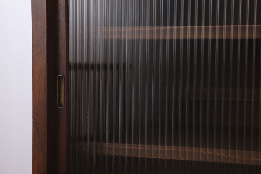 アンティーク家具　モールガラス　脚付き!古い木製のシンプルな収納棚(キャビネット)