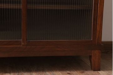 アンティーク家具　モールガラス　脚付き!古い木製のシンプルな収納棚(キャビネット)