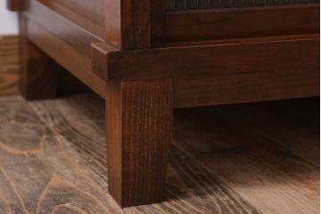 アンティーク家具　モールガラス　脚付き!古い木製のシンプルな収納棚(キャビネット)