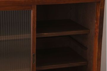 アンティーク家具　モールガラス　脚付き!古い木製のシンプルな収納棚(キャビネット)