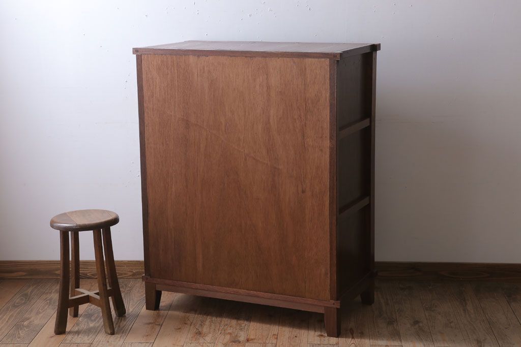 アンティーク家具　モールガラス　脚付き!古い木製のシンプルな収納棚(キャビネット)