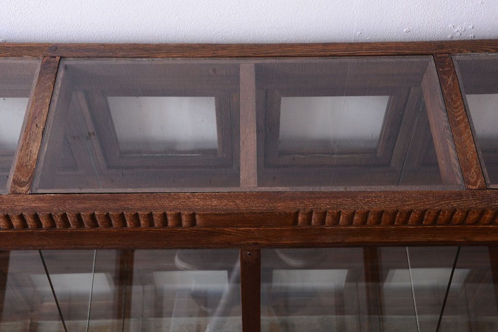 レトロ家具　古い商店の昭和レトロな引き出し付きガラスケース(陳列ケース・マス目棚)