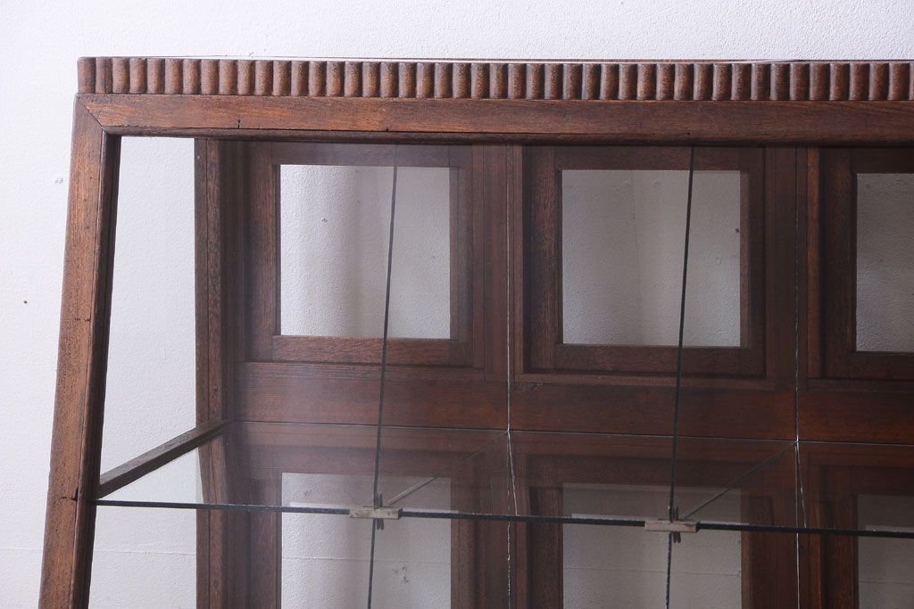 レトロ家具　古い商店の昭和レトロな引き出し付きガラスケース(陳列ケース・マス目棚)