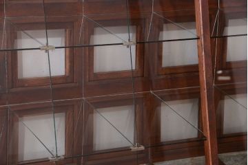 レトロ家具　古い商店の昭和レトロな引き出し付きガラスケース(陳列ケース・マス目棚)