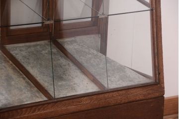 レトロ家具　古い商店の昭和レトロな引き出し付きガラスケース(陳列ケース・マス目棚)