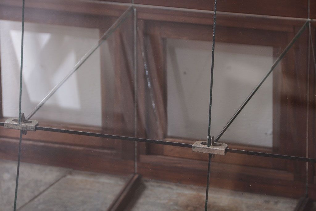 レトロ家具　古い商店の昭和レトロな引き出し付きガラスケース(陳列ケース・マス目棚)