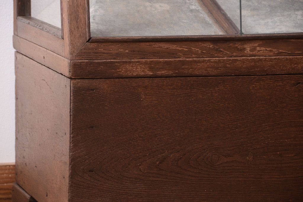 レトロ家具　古い商店の昭和レトロな引き出し付きガラスケース(陳列ケース・マス目棚)