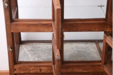 レトロ家具　古い商店の昭和レトロな引き出し付きガラスケース(陳列ケース・マス目棚)