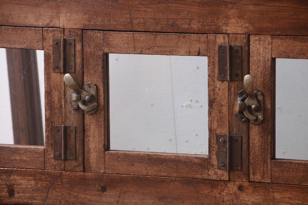 レトロ家具　古い商店の昭和レトロな引き出し付きガラスケース(陳列ケース・マス目棚)