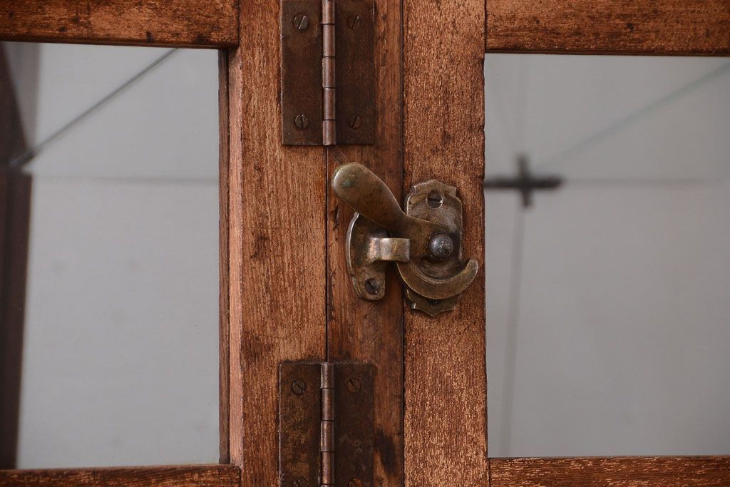 レトロ家具　古い商店の昭和レトロな引き出し付きガラスケース(陳列ケース・マス目棚)