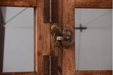 レトロ家具　古い商店の昭和レトロな引き出し付きガラスケース(陳列ケース・マス目棚)