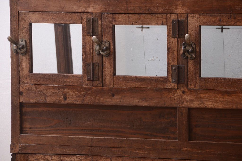 レトロ家具　古い商店の昭和レトロな引き出し付きガラスケース(陳列ケース・マス目棚)