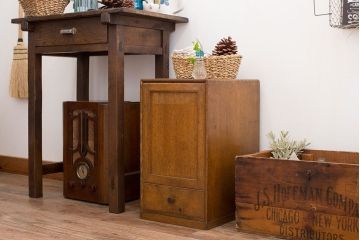 レトロ家具　扉付き!古いナラ材製の昭和レトロなアンティーク小引き出し