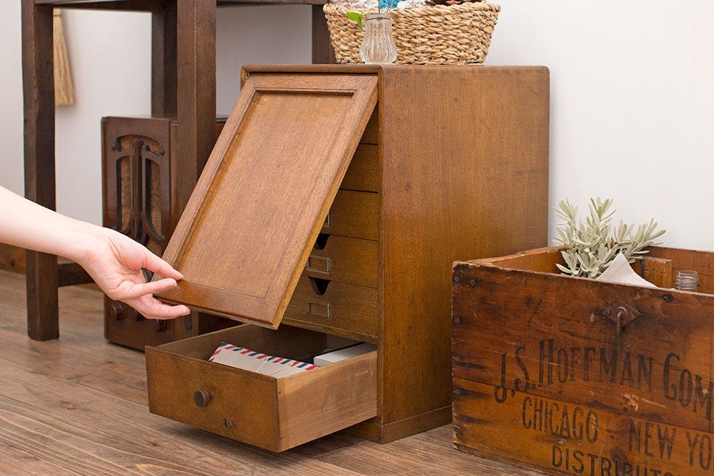 レトロ家具　扉付き!古いナラ材製の昭和レトロなアンティーク小引き出し