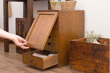 レトロ家具　扉付き!古いナラ材製の昭和レトロなアンティーク小引き出し