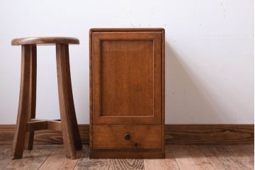 レトロ家具　扉付き!古いナラ材製の昭和レトロなアンティーク小引き出し