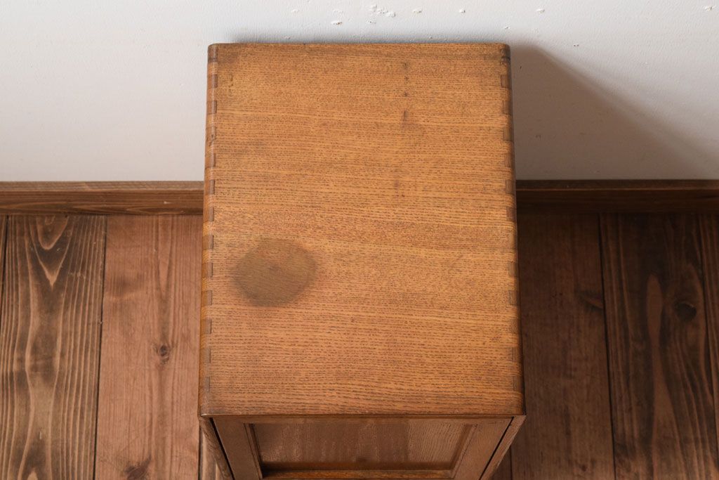 レトロ家具　扉付き!古いナラ材製の昭和レトロなアンティーク小引き出し