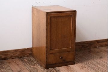 レトロ家具　扉付き!古いナラ材製の昭和レトロなアンティーク小引き出し