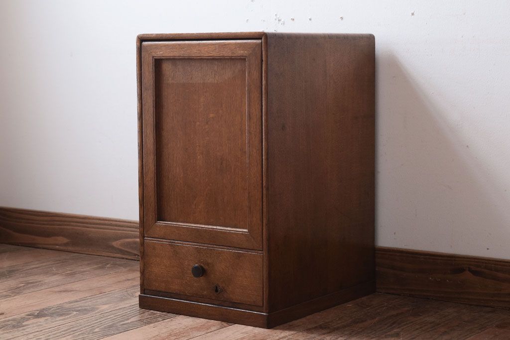 レトロ家具　扉付き!古いナラ材製の昭和レトロなアンティーク小引き出し