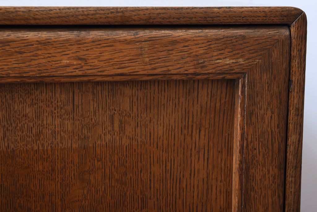 レトロ家具　扉付き!古いナラ材製の昭和レトロなアンティーク小引き出し