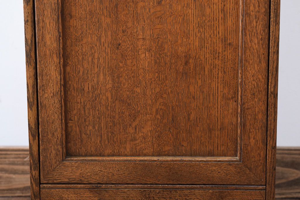 レトロ家具　扉付き!古いナラ材製の昭和レトロなアンティーク小引き出し