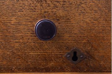 レトロ家具　扉付き!古いナラ材製の昭和レトロなアンティーク小引き出し