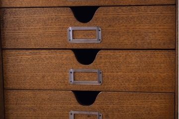 レトロ家具　扉付き!古いナラ材製の昭和レトロなアンティーク小引き出し